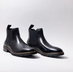 FLORSHEIM RENEGADE CHELSEA BOOTS IN BLACK